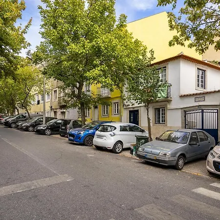 Whome Urban Escape: 1-br W/mezzanine Near Campo Ourique Lissabon