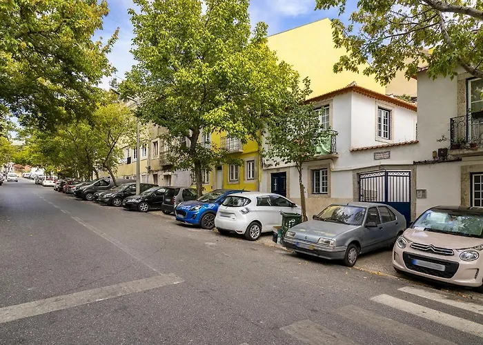 Whome Urban Escape: 1-br W/mezzanine Near Campo Ourique Lisboa