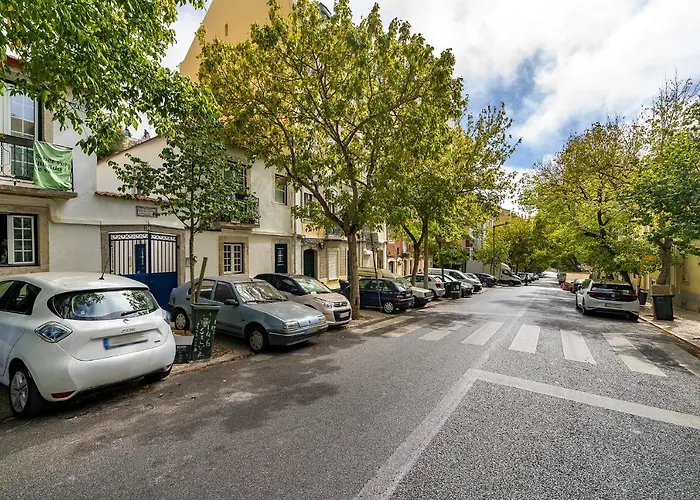 Whome Urban Escape: 1-br W/mezzanine Near Campo Ourique *