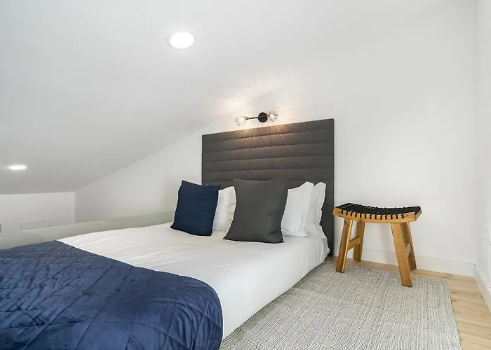 Whome Urban Escape: 1-br W/mezzanine Near Campo Ourique Διαμέρισμα