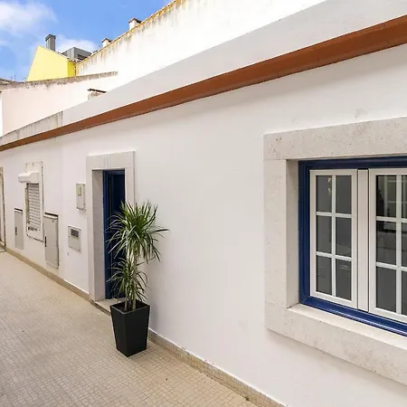 Apartman Whome Urban Escape: 1-br W/mezzanine Near Campo Ourique